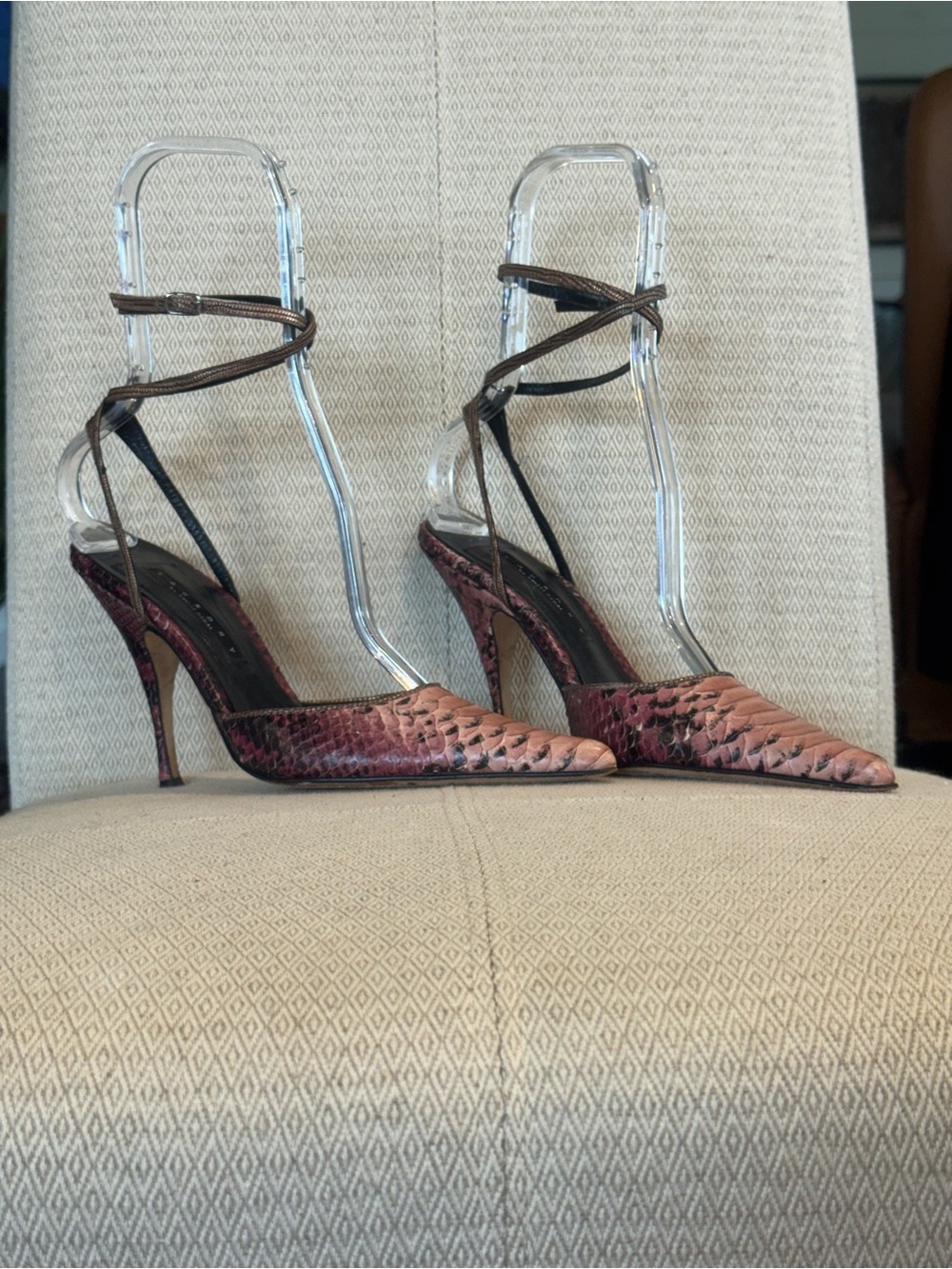 Women's Pink Snake-Texture Pointed Toe Stiletto Heels with Ankle Wrap